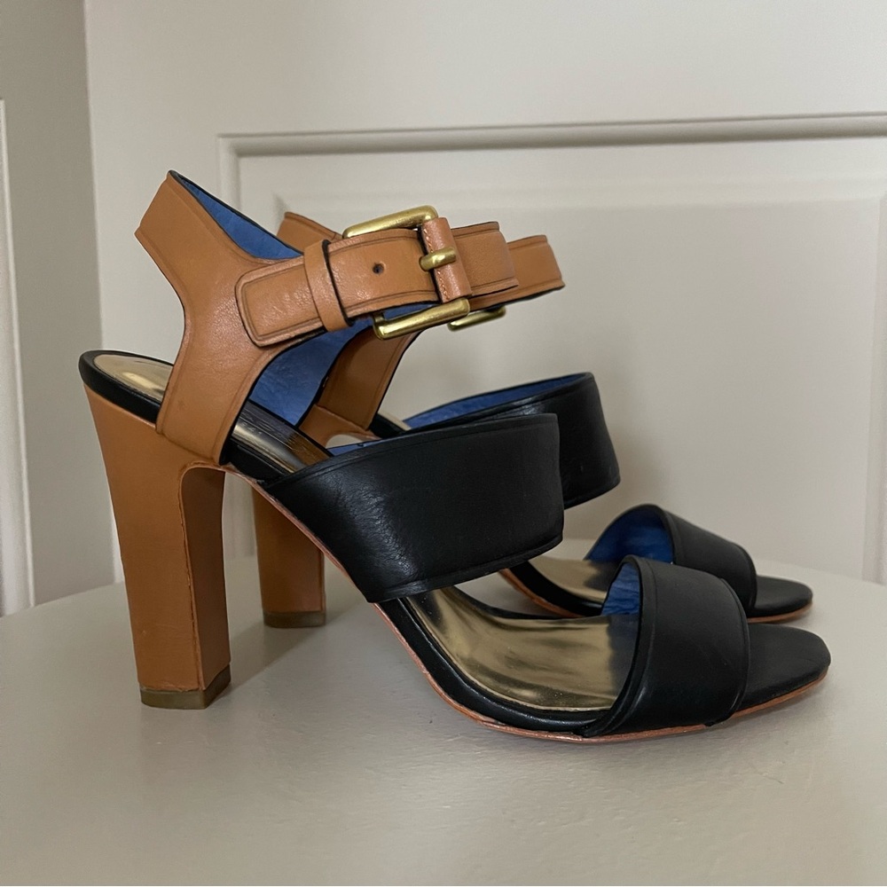 Coach women Tilly strappy gold buckle heels black/tan leather size 6.5